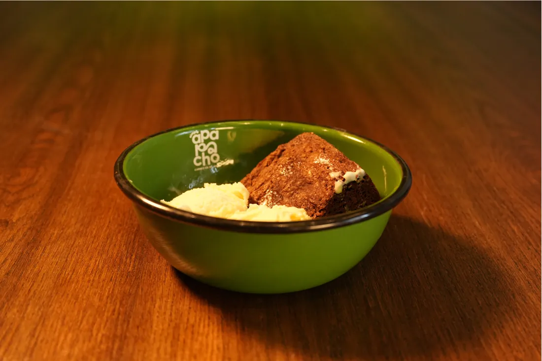 Brownie con helado de vainilla