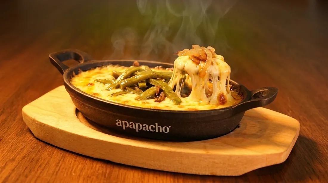 Queso fundido con nopales